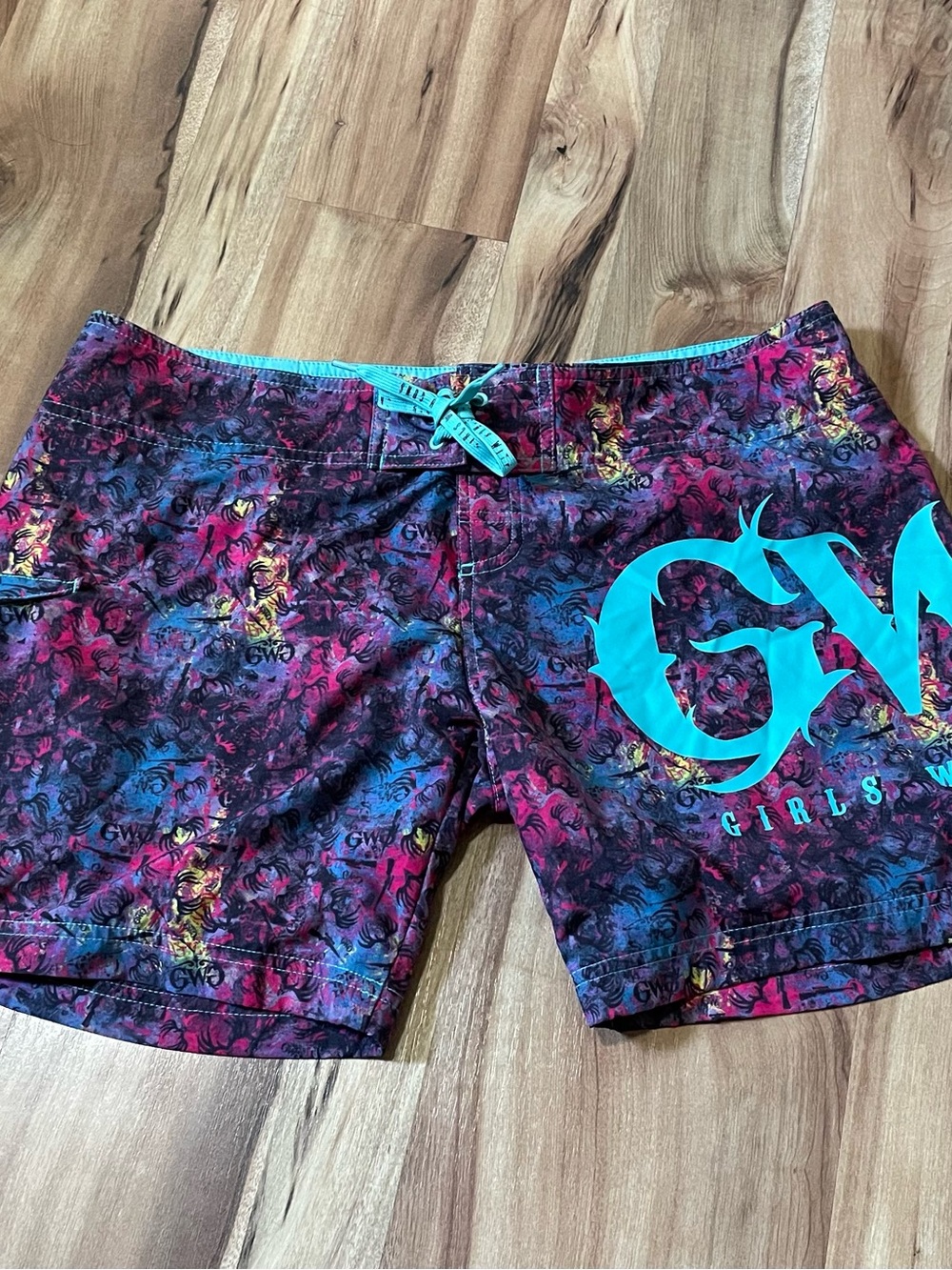 Girls With Guns Women's Board Shorts L Swim Trunks Purple Teal Graphic GWG